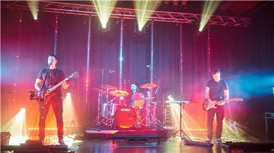 Troy Petty mit seiner Band in der Jahnhalle in Nordenham