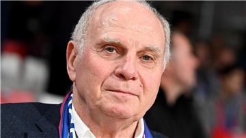 Uli Hoeneß bezieht im Doppelpass Stellung.
