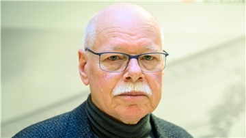 Ulrich Mäurer (SPD) ist Innensenator von Bremen. Nach dem mutmaßlich rassistischen Anschlag von Hanau ergreift das Bundesland Bremen neue Maßnahmen im Kampf gegen den Rechtsterrorismus. Foto: Mohssen Assanimoghaddam/dpa