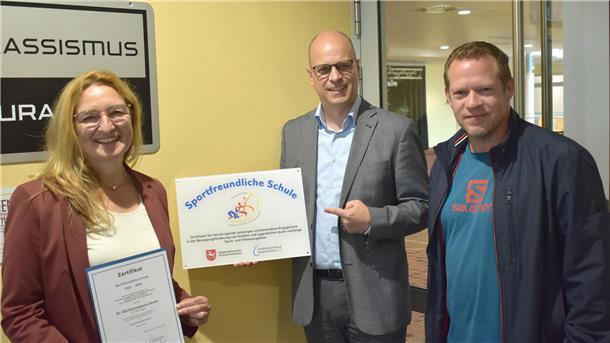 Ulrike Marx (Schulfachliche Dezernentin, Regionales Landesamt für Schule und Bildung Lüneburg), Christian Mattick, Marco Salomon (Sport-Fachobmann)