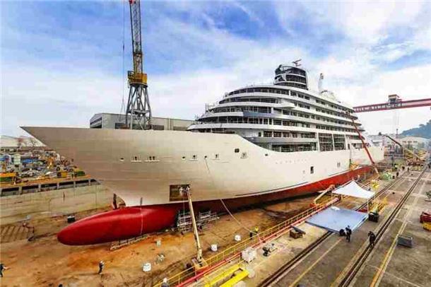 „Four Seasons I“: Luxuskreuzfahrtschiff mit 95 Suiten und wandelbarem Pool-Kino  Ultra-Luxuskreuzfahrtschiff