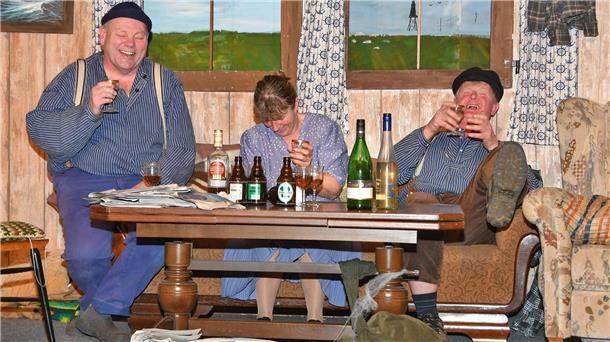 Plattdeutsche Theatergruppe in Misselwarden bei einer Aufführung