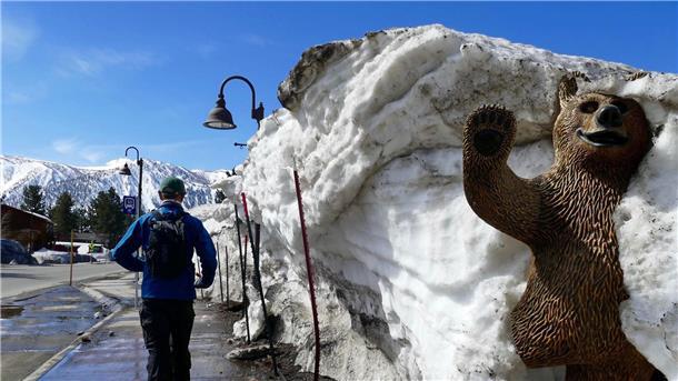 Schneerekorde in Kalifornien - Sorge vor Überschwemmungen Um den Ort Mammoth Lakes herum herrscht noch tiefer Winter.