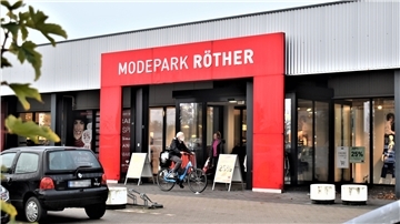 Um die Ansiedlung des Modeparks Röther im Spadener Gewerbegebiet gab es vor ein paar Jahren heftigen Streit zwischen Bremerhaven und Schiffdorf.