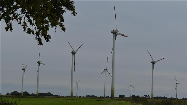Um zwei größere Anlagen erweitert werden soll der Windpark Inte/Ahndeich bei Stollhamm.