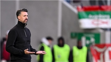 „Wir können es“: Wagner zweifelt nicht nach 0:6-Lehrstunde Und nun? Sandro Wagner beim Augsburger Untergang gegen Leipzig.