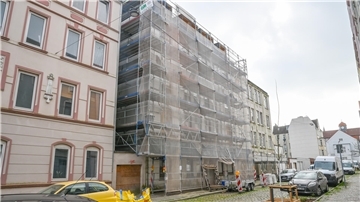 Eingerüstete Hausfassade.