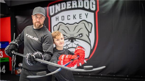 Ex-Pinguin-Profi baut sich ein Eishockey-Paradies "Underdog Hockey": So nennt Andrew McPherson sein Eishockey-Projekt in Sievern. Das Logo hat eine Freundin für ihn entworfen.