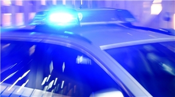 Das Blaulicht eines Polizeieinsatzfahrzeugs.