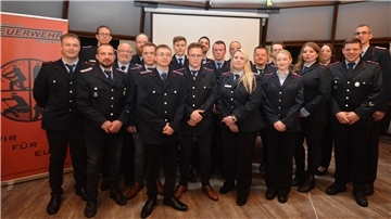 Unser Foto zeigt (von links): Pascal Fuhler, Ingmar Klee, Ralf Pooch, Eckhard Schneider, Dennis Dependahl, Finn Außerlechner, Enrico Ahlandt, Linus Ehlen, Luis Außerlechner, Steffen Büther, Jonas Dankers, Holger Bernhard-Mardmöller, Christin Kühn, Svend Springmann, Jan Nuszkowski, Lene Fricke, Alexandra Moritz, Yasmin Letzel, Roland Beneke und Torben Wilshusen.
