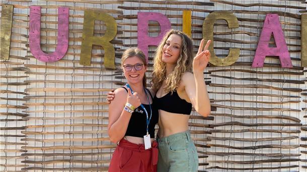 Künstlerin mit Botschaft: Fortella spielt zum ersten Mal auf deutschem Festival Unsere Volontärin Maria Weigl hat ein Interview mit der DJane Fortella beim Hurricane-Festival in Scheeßel geführt.