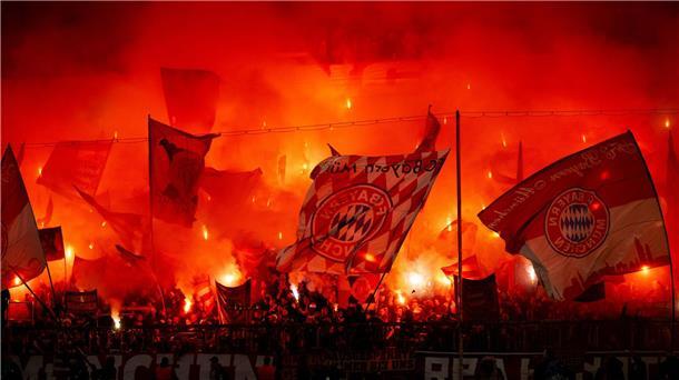 FC Bayern muss zahlen und Stadion-Teilsperrung fürchten Unter anderem für das Zünden von Bengalos im Spiel gegen Leverkusen wurde der FC Bayern nun bestraft.