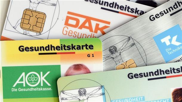 „Unter dem Strich müssen Beitragszahler die Zeche zahlen, indem die Beiträge 2024 und in den Folgejahren steigen“, sagt der DAK-Vorstandsvorsitzende Andreas Storm der „Augsburger Allgemeinen“.