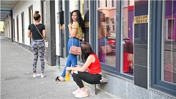 Unter den Prostituierten in der Lessingstraße herrscht in der Corona-Krise Frust. Bordelle bleiben geschlossen – Prostituierte suchen nach Auswegen.