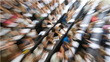 Unter den Studienberechtigten des Jahres 2022 stieg der Anteil der Frauen leicht an.