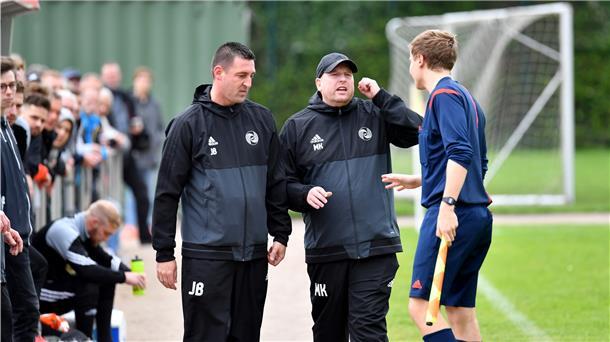 Unter Trainer Marcus Klame (Mitte) hat sich die Herrenmannschaft von SFL in der Bremenliga ganz nach oben gespielt. Jetzt will sich der „Heidjer“ mehr dem Privatleben widmen. 