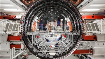 Unternehmensweit haben inzwischen mehr als 1400 Mitarbeiterinnen und Mitarbeiter von Premium Aerotec Beratungstermine für ein freiwilliges Ausscheiden gegen eine Abfindung vereinbart.
