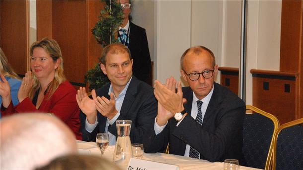 Unterstützung gab es im Wahlkampf für Eike Holsten vom CDU-Bundesvorsitzenden Friedrich Merz. Ob dem Rotenburger Christdemokraten der prominente Besuch aus dem Sauerland am Ende zum Sieg verholfen hat, weiß man nicht. Foto: Harder-von Fintel