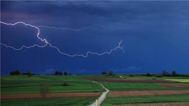 Unwetter in Teilen Westdeutschlands. Heute soll sich die Lage wieder etwas entspannen.