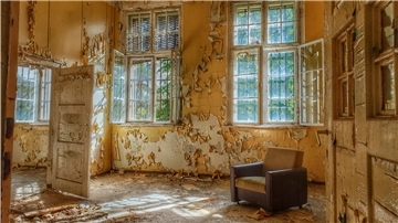 Urbex-Foto-Künstlerin Janka Bahlmann verrät nicht, wo sich ihre Plätze befinden. Es ist Teil des Kodexes, dem die Mitglieder der Urbex-Community anhängen.