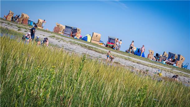 Nordseeküste: Tourismus-Sommer mit Licht und Schatten Urlaub in Deutschland stand bei vielen im Corona-Jahr 2020 auf dem Plan. Darüber freuten sich auch die Tourister an der Wurster Nordseeküste wie hier am Grünstrand von Spieka-Neufeld.