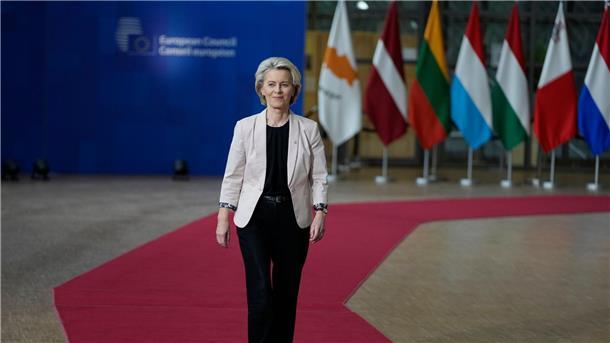 Das Ende der großen Zurückhaltung: EU mahnt Israel Ursula von der Leyen, Präsidentin der Europäischen Kommission, trifft zu einem EU-Gipfel im Gebäude des Europäischen Rates ein.