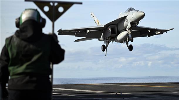 US-Flugzeugträger zu Nato-Übung in der Nordsee US-Flugzeugträger zu Nato-Übung in der Nordsee