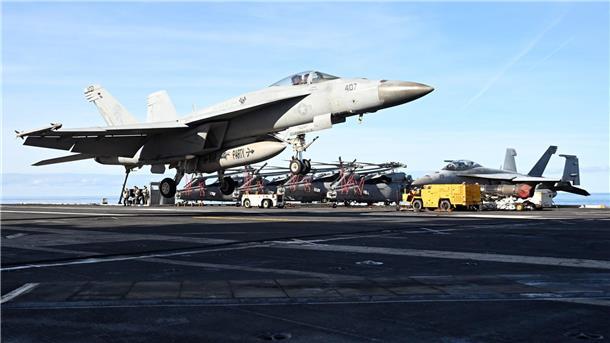 US-Flugzeugträger zu Nato-Übung in der Nordsee US-Flugzeugträger zu Nato-Übung in der Nordsee