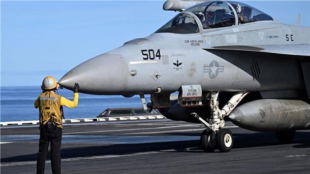 US-Flugzeugträger zu Nato-Übung in der Nordsee US-Flugzeugträger zu Nato-Übung in der Nordsee