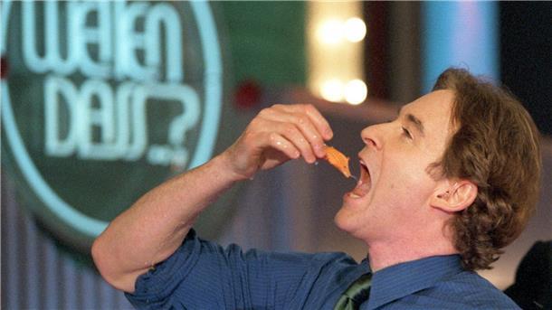 US-Komiker Kevin Kline löst bei „Wetten, dass..?“ seine verlorene Wette ein.