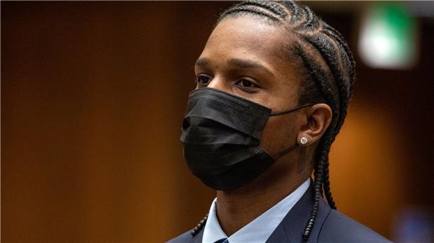 Schusswaffen-Verfahren gegen Asap Rocky verzögert sich US-Rapper Asap Rocky streitet die Vorwürfe ab.