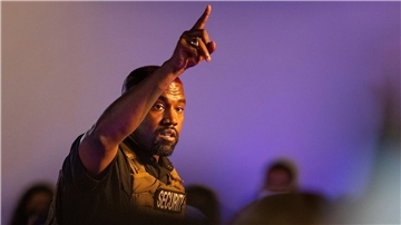 US-Rapper Kanye West sorgte bei der Pariser Fashion-Week für Kopfschütteln.