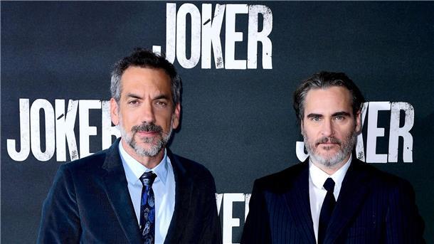US-Regisseur Todd Phillips (l) und US-Schauspieler Joaquin Phoenix bei einer Sondervorführung des Films „Joker“.