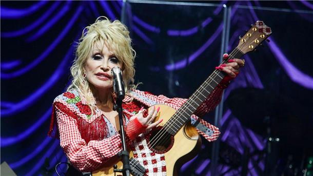 Dolly Parton will Rechte an Songs nicht verkaufen US-Sängerin Dolly Parton bei einem Konzert im texanischen Austin.