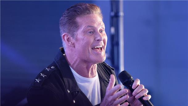 US-Schauspieler und Sänger David Hasselhoff kommt für eine Tournee nach Deutschland.