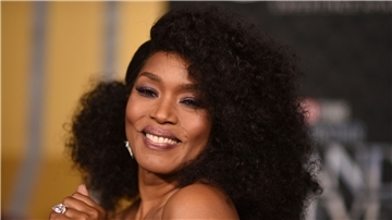 US-Schauspielerin Angela Bassett im Oktober bei der  Weltpremiere von „Black Panther: Wakanda Forever“ im El Capitan Theatre in Los Angeles.