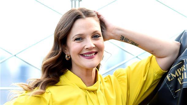 Barrymore über Mutter: Ich muss wachsen, obwohl sie da ist US-Schauspielerin Drew Barrymore fühlt sich nach eigenen Angaben bis heute manchmal von dem schwierigen Verhältnis zu ihrer Mutter eingeschränkt.
