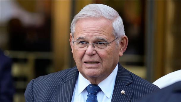 Schmiergeld aus Katar? Weitere Vorwürfe gegen US-Senator US-Senator Bob Menendez hatte mit Blick auf die erste Fassung der Anklageschrift auf nicht schuldig plädiert.