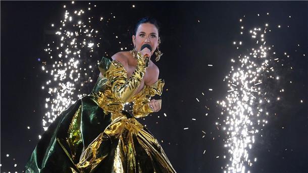 William bei Krönungskonzert: „Stolz auf dich, Pa“ US-Star Katy Perry singt auf der Bühne.