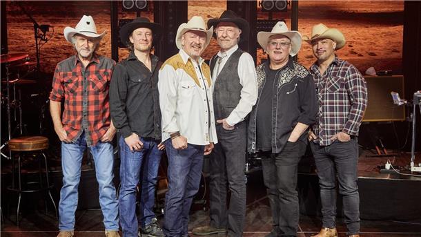 Truck Stop feiern 50. Geburtstag Uwe Lost (l-r), Tim Reese, Andreas Cisek, Teddy Ibing, Knut Bewersdorff und Dirk Schlag sind Truck Stop.