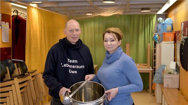 Uwe Skörup und Julija Eulig müssen immer wieder einen regelrechten Ansturm bewältigen.