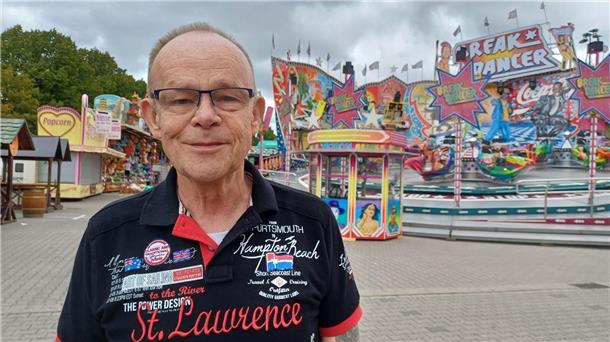 Uwe Zander: Das erwartet die Besucher beim Freimarkt Bremerhaven Uwe Zander vor dem Freimarkt Bremerhaven.