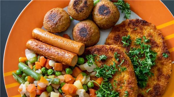 Vegetarismus: Welche Behauptungen stimmen, welche nicht? Vegetarische Ernährung ist besser für Klima und Tiere.
