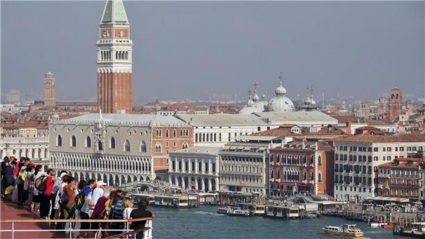 Venedig sehen - und Eintritt zahlen Venedig ist bei Touristen beliebt.