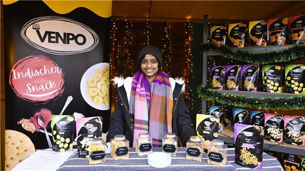 „Venpo“ bietet gesunde Alternativen zu herkömmlichen Snacks. Die Idee der gebürtigen Inderin Balasaraswathi Ramanathan kommt in Scheeßel (hier beim Adventsleuchten) gut an.
