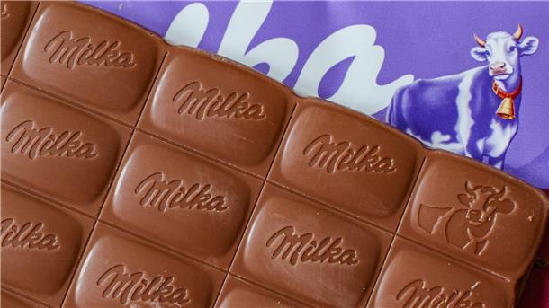 „Mogelpackung“ Milka? Verbraucherschützer ziehen vor Gericht Verbraucherschützer klagen gegen die kleinere Packung von Milka-Schokolade. (Archivbild)