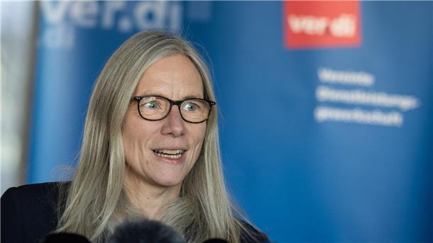 Verdi-Bundesvorstandsmitglied Silke Zimmer schlägt Alarm: Wegen niedriger Löhne seien 90 Prozent der Beschäftigten von Altersarmut bedroht. Nun brauche es in den Tarifverhandlungen für den Einzelhandel endlich Ergebnisse.