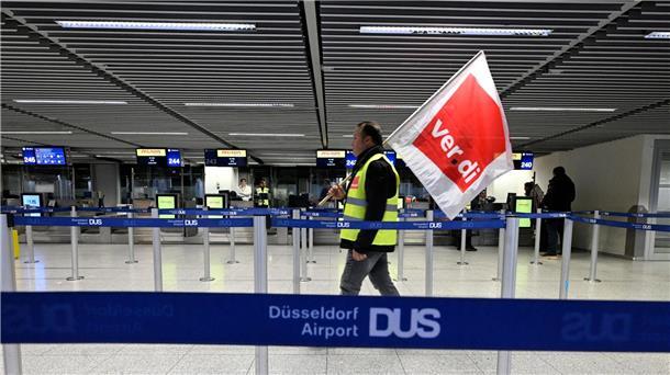 Warnstreik am Düsseldorfer Flughafen Verdi hat die 700 Mitarbeiterinnen und Mitarbeiter des Gepäck- und Flugzeugabfertigers Aviapartner zu einem Warnstreik aufgerufen.