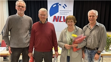 Verdienstvolle Mitarbeiter wurde beim Verbandstag der Leichtathleten geehrt (von links): Theo Maxin, Heiner Otte, Helga Rüdiger Otte und Jürgen Klinkhardt.