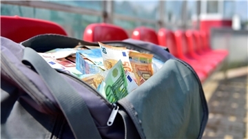 Tasche Koffer voll Bargeld 